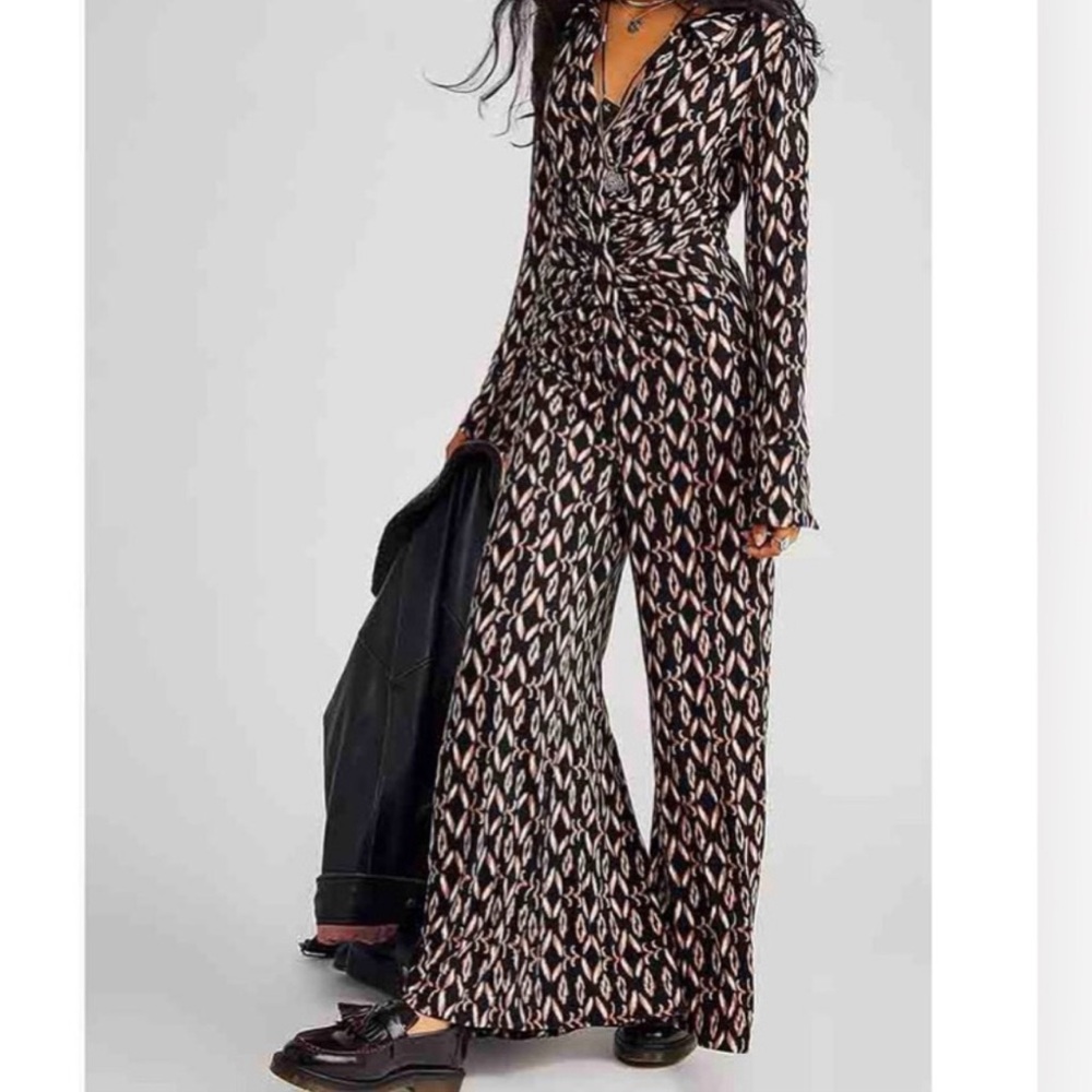 FREE PEOPLE-Black/Brown Wide Leg Retro Jumpsuit - Long Sleeves. Size: XL